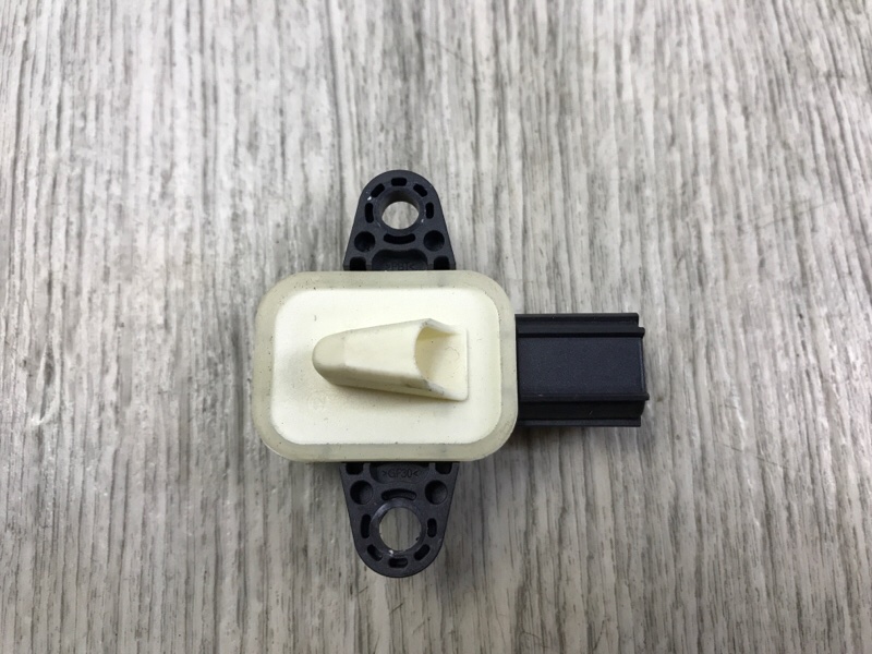 Датчик удара FORD FOCUS 10-18 2017 2.0 C20HDEX HM5Z-14B345-A Б/У