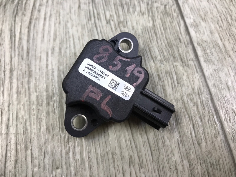 Запчасть датчик удара HYUNDAI ACCENT RB 10- 2013 1.6 G4FD 95920-1R200 Б/У Датчик удара HYUNDAI ACCENT RB 10- 2013 1.6 G4FD 95920-1R200 Б/У
