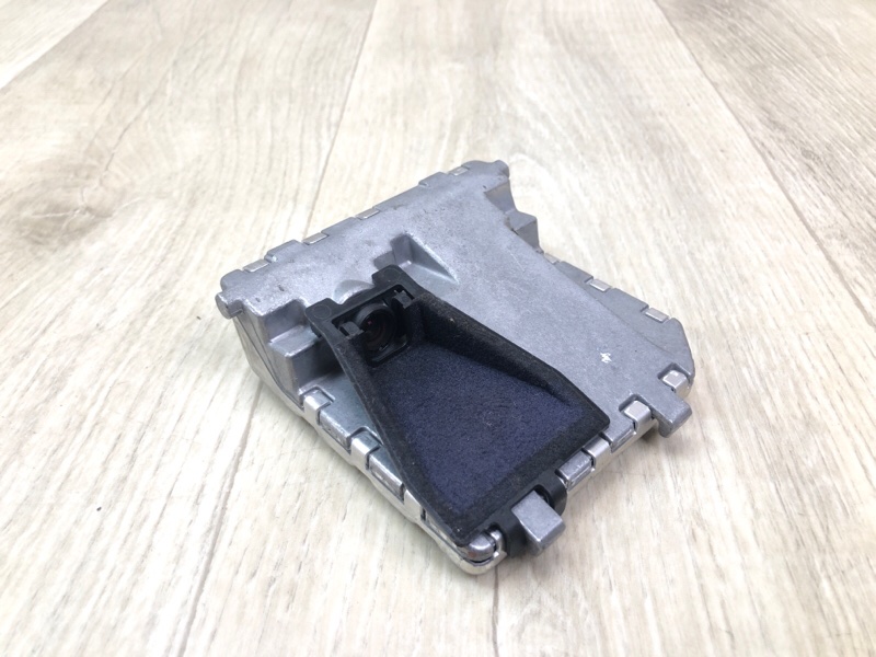 Запчасть камера переднего вида MERCEDES GL-CLASS X166 12-16 2012 M278928 4.7L A 000 905 04 38 Б/У Камера переднего вида MERCEDES GL-CLASS X166 12-16 2012 M278928 4.7L A 000 905 04 38 Б/У