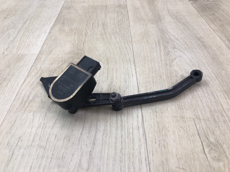 Запчасть датчик положения кузова передний правый MERCEDES GL-CLASS X166 12-16 2012 M278928 4.7L A 004 542 99 18 Б/У Датчик положения кузова передний правый MERCEDES GL-CLASS X166 12-16 2012 M278928 4.7L A 004 542 99 18 Б/У