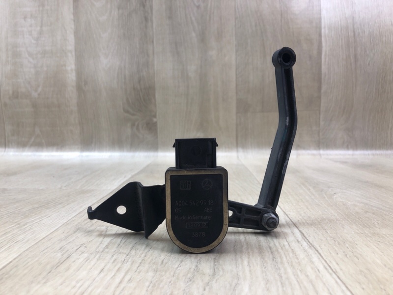 Датчик положения кузова передний правый MERCEDES GL-CLASS X166 12-16 M278928 4.7L Датчик положения кузова передний правый MERCEDES GL-CLASS X166 12-16 M278928 4.7L