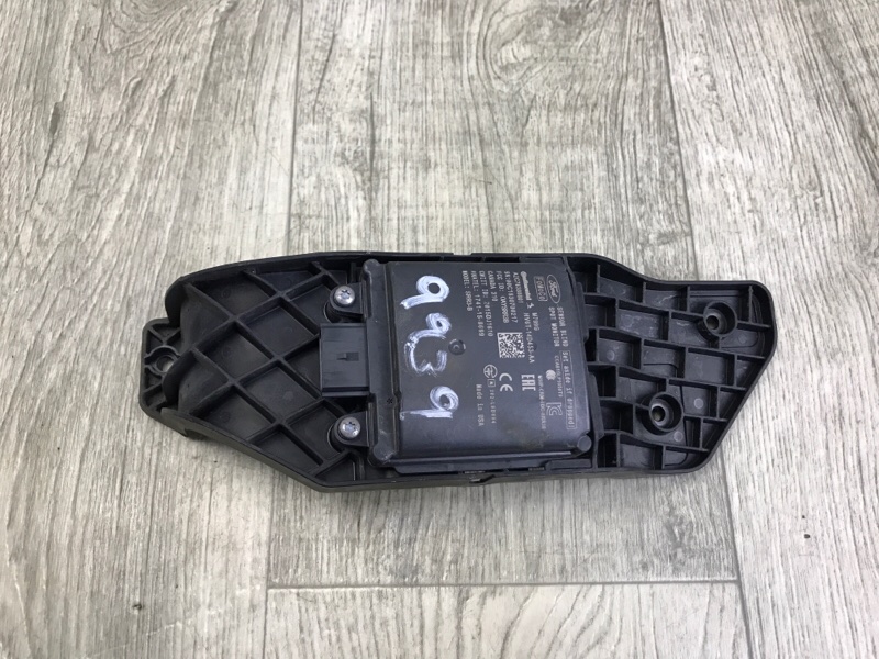 Запчасть датчик слепых зон правый FORD ESCAPE 12-19 2018 T15HDTX HV6Z-14C689-A Б/У Датчик слепых зон правый FORD ESCAPE 12-19 2018 T15HDTX HV6Z-14C689-A Б/У