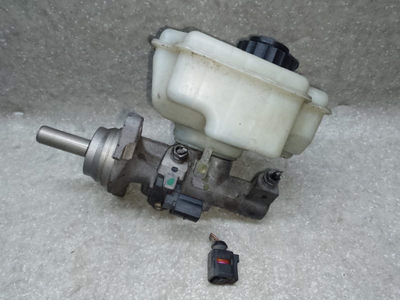 Главный тормозной цилиндр VOLKSWAGEN JETTA USA 10-17 2010 CBTA 2.5L 1K1 614 019 M Б/У