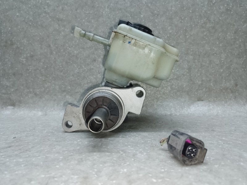Главный тормозной цилиндр VOLKSWAGEN JETTA USA 10-17 CBTA 2.5L