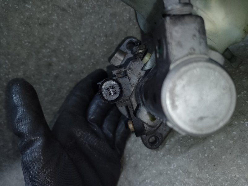 Главный тормозной цилиндр JETTA USA 10-17 2010 CBTA 2.5L