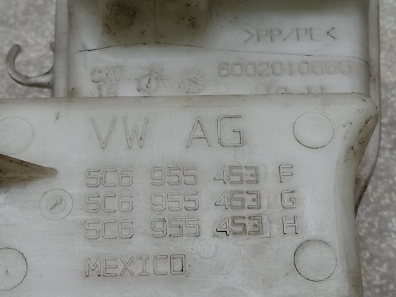 Бачок омывателя JETTA USA 10-17 2010 CBTA 2.5L Бачок омывателя JETTA USA 10-17 2010 CBTA 2.5L