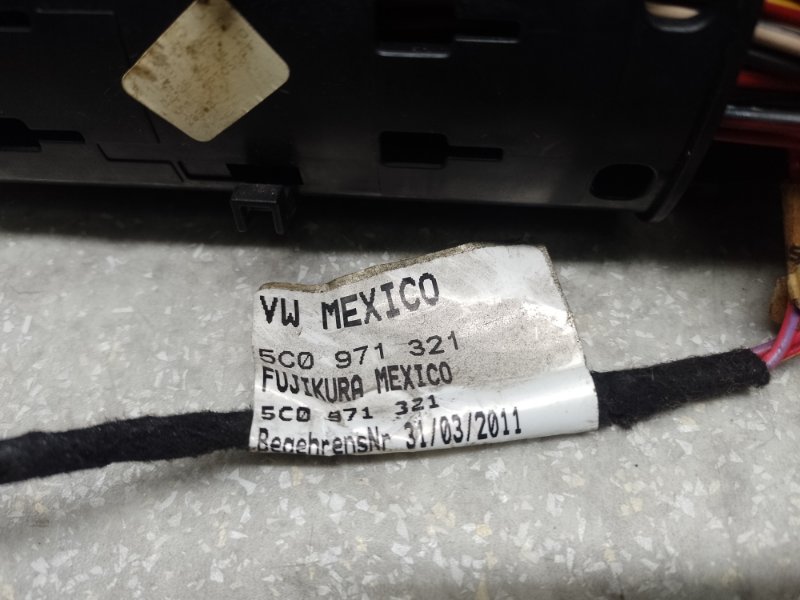 Блок предохранителей моторный отсек JETTA USA 10-17 2010 CBTA 2.5L Блок предохранителей моторный отсек JETTA USA 10-17 2010 CBTA 2.5L