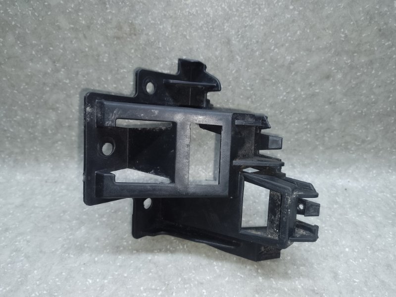 Кронштейн заднего бампера левый VOLKSWAGEN JETTA USA 10-17 2010 CBTA 2.5L 5C6 807 393 A Б/У