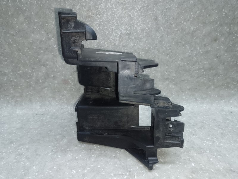 Кронштейн заднего бампера правый JETTA USA 10-17 2010 CBTA 2.5L