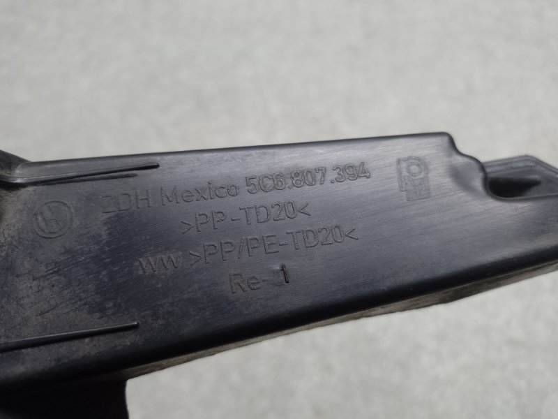 Кронштейн заднего бампера правый VOLKSWAGEN JETTA USA 10-17 CBTA 2.5L