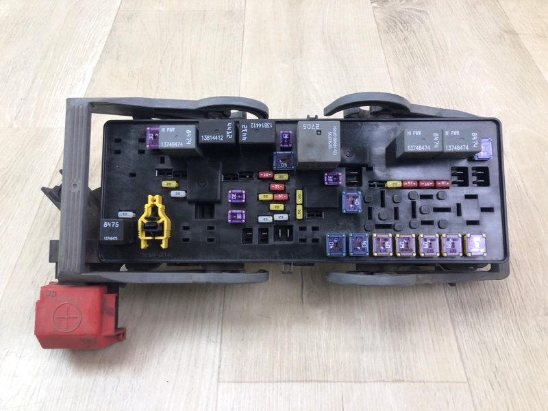 Запчасть блок предохранителей моторный отсек DODGE JOURNEY 08-20 2012 2.4 ED3 68143317AA Б/У Блок предохранителей моторный отсек DODGE JOURNEY 08-20 2012 2.4 ED3 68143317AA Б/У