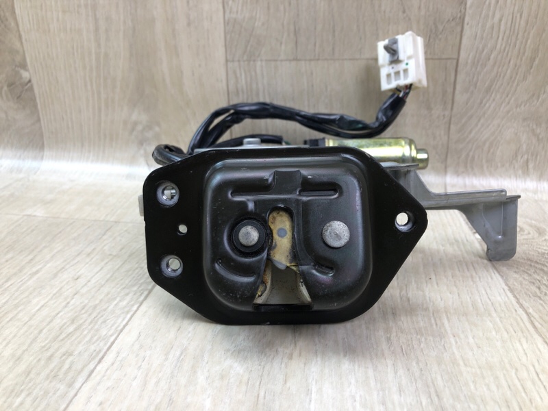 Замок крышки багажника INFINITI FX S50 03-08 3.5 VQ35DE Замок крышки багажника INFINITI FX S50 03-08 3.5 VQ35DE