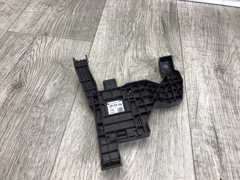 Датчик слепых зон передний правый HYUNDAI IONIQ 5 21- Датчик слепых зон передний правый HYUNDAI IONIQ 5 21-