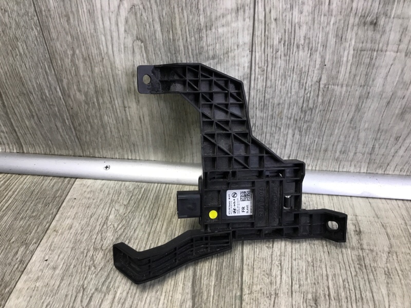 Датчик слепых зон передний правый IONIQ 5 21- Датчик слепых зон передний правый IONIQ 5 21-