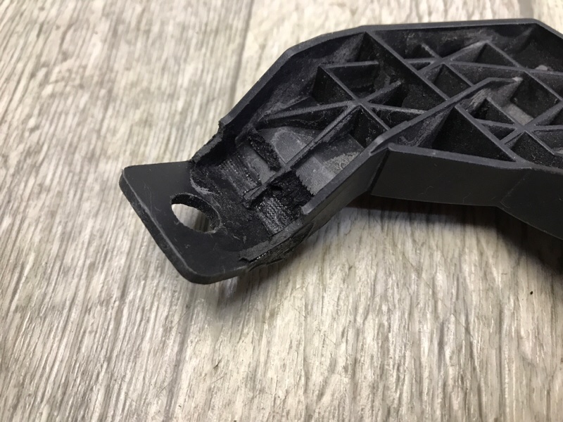 Датчик слепых зон передний правый IONIQ 5 21- Датчик слепых зон передний правый IONIQ 5 21-