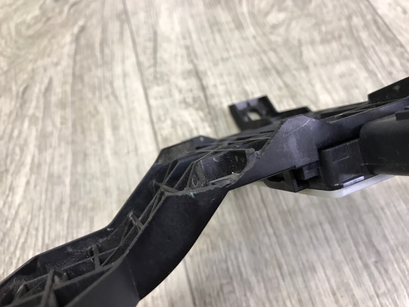 Датчик слепых зон передний правый IONIQ 5 21- Датчик слепых зон передний правый IONIQ 5 21-