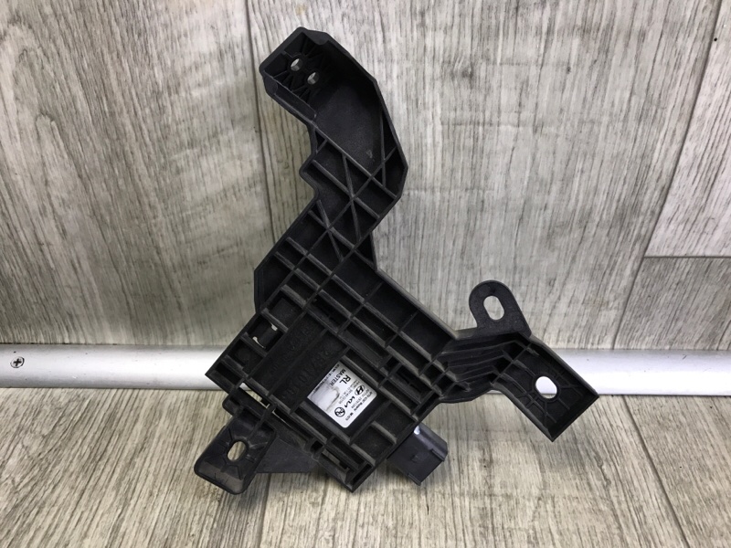 Датчик слепых зон задний левый IONIQ 5 21- Датчик слепых зон задний левый IONIQ 5 21-