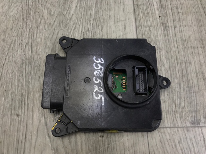 Запчасть блок розжига led LEXUS ES 18- 81056-33F10 Б/У Блок розжига LED LEXUS ES 18- 81056-33F10 Б/У