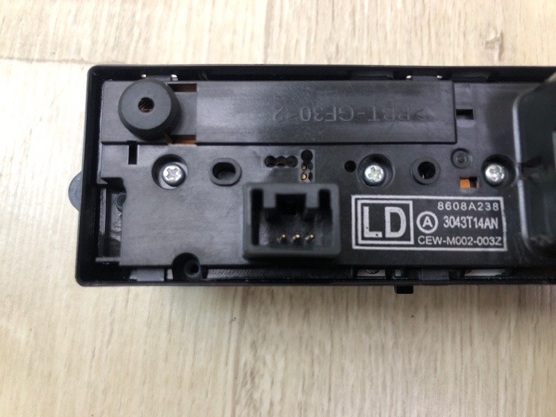 Блок управления стеклоподъемниками OUTLANDER GF 12- 2013 2.4 4J12