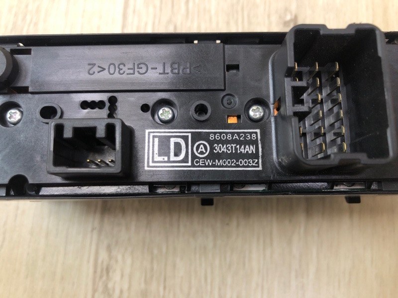 Блок управления стеклоподъемниками OUTLANDER GF 12- 2013 2.4 4J12