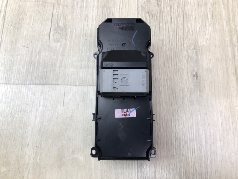 Блок управления стеклоподъемниками HONDA ACCORD CU8 / TSX 08-14 2.4 K24Z3 Блок управления стеклоподъемниками HONDA ACCORD CU8 / TSX 08-14 2.4 K24Z3