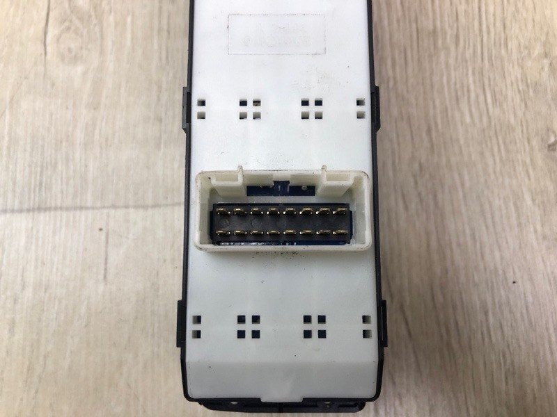 Блок управления стеклоподъемниками VELOSTER 11-18 2012 1.6 G4FD Блок управления стеклоподъемниками VELOSTER 11-18 2012 1.6 G4FD