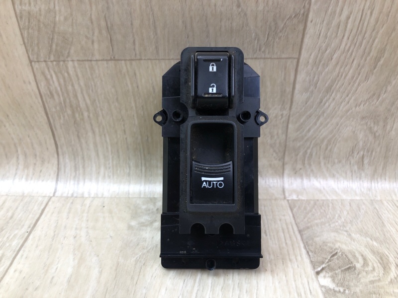 Кнопка стеклоподъемника передняя правая HONDA ACCORD CU8 / TSX 08-14 2010 2.4 K24Z3 35760-TL2-A01 Б/У