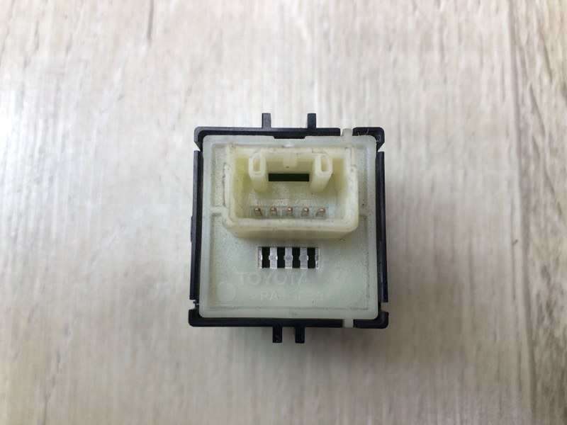 Кнопка центрального замка передняя правая SIENNA 11-16 2014 3.5 2GR-FE