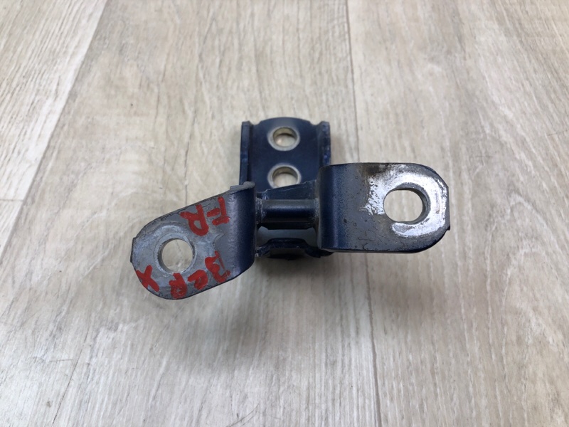 Петля двери верхняя передняя правая TOYOTA CAMRY 40 06-11 3.5 2GR-FE