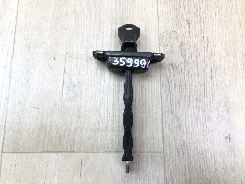 Ограничитель двери передний левый HYUNDAI ACCENT RB 10- 2014 1.6 G4FD 79380-1R000 Б/У
