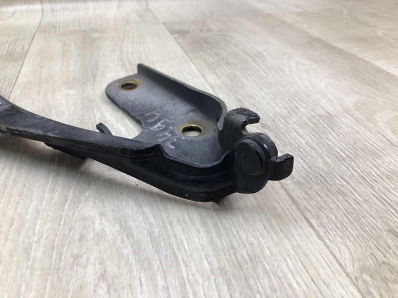 Петля капота правая FX S50 03-08 2005 3.5 VQ35DE