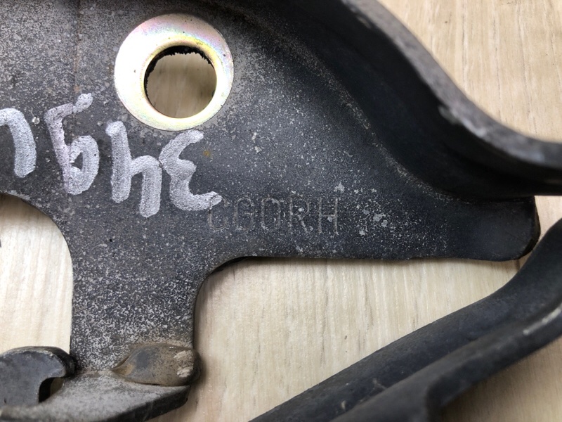 Петля капота правая FX S50 03-08 2005 3.5 VQ35DE