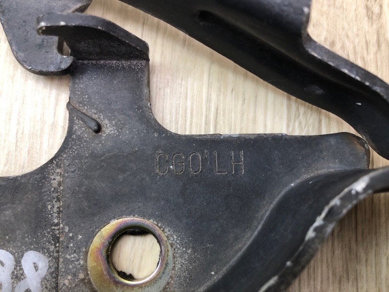 Петля капота левая FX S50 03-08 2005 3.5 VQ35DE