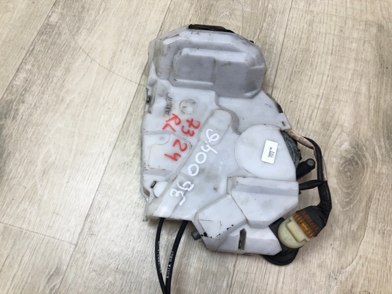 Замок двери боковой задний левый SIENNA 11-16 2014 3.5 2GR-FE