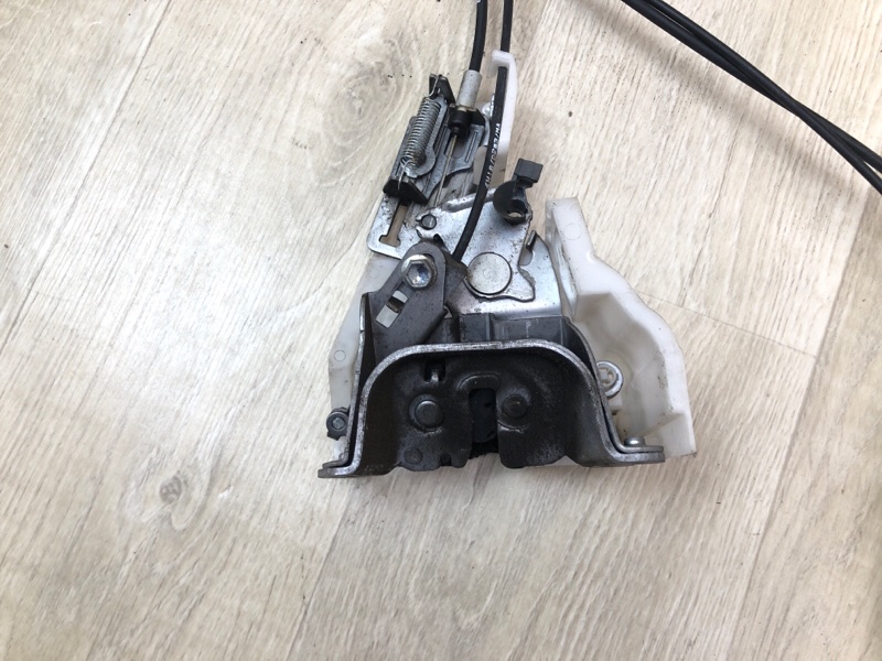 Замок двери боковой задний правый SIENNA 11-16 2014 3.5 2GR-FE