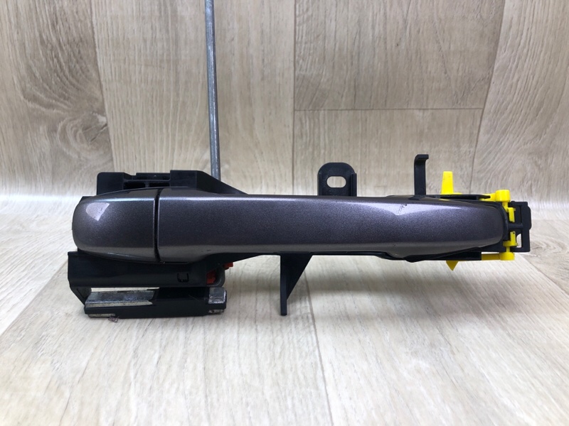 Запчасть ручка двери наружная задняя правая TOYOTA SIENNA 11-16 2014 3.5 2GR-FE 69230-08040-B1 Б/У Ручка двери наружная задняя правая TOYOTA SIENNA 11-16 2014 3.5 2GR-FE 69230-08040-B1 Б/У