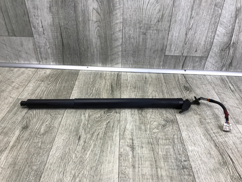 Амортизатор крышки багажника левый NISSAN X-TRAIL/ROGUE T33 20- 2.5 PR25DD