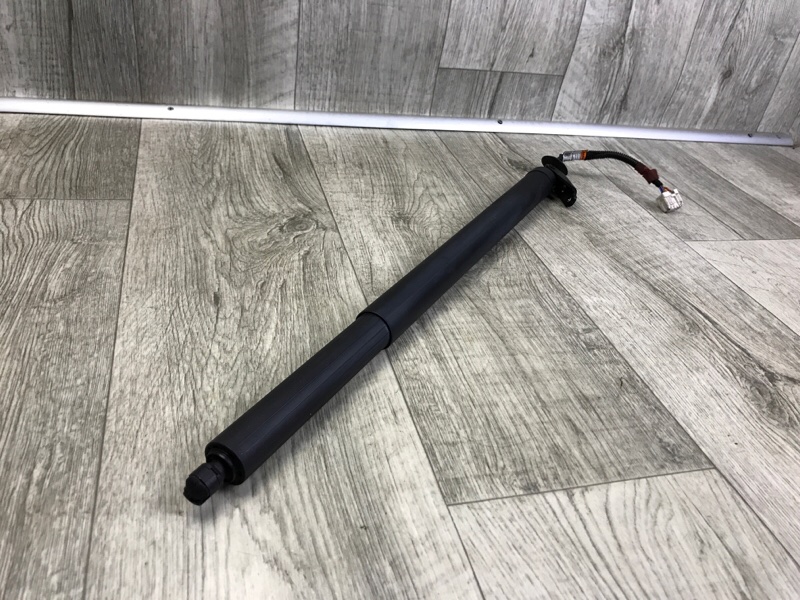 Амортизатор крышки багажника левый X-TRAIL/ROGUE T33 20- 2021 2.5 PR25DD