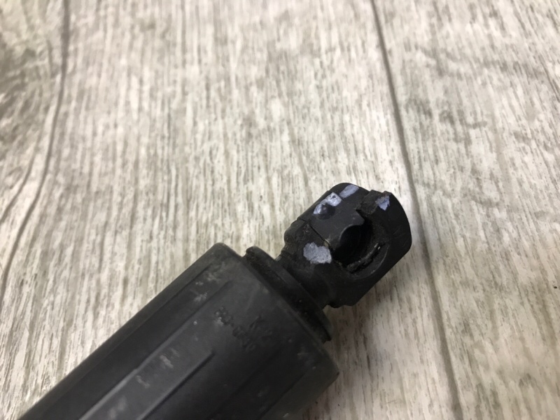 Амортизатор крышки багажника левый X-TRAIL/ROGUE T33 20- 2021 2.5 PR25DD