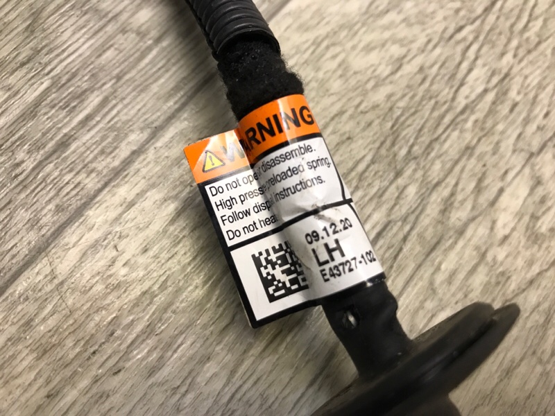 Амортизатор крышки багажника левый X-TRAIL/ROGUE T33 20- 2021 2.5 PR25DD