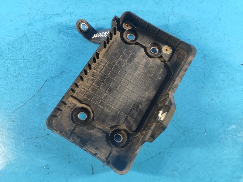 Запчасть полка аккумулятора NISSAN X-TRAIL/ROGUE T33 20- 2021 2.5 PR25DD 244286RA0B Б/У Полка аккумулятора NISSAN X-TRAIL/ROGUE T33 20- 2021 2.5 PR25DD 244286RA0B Б/У