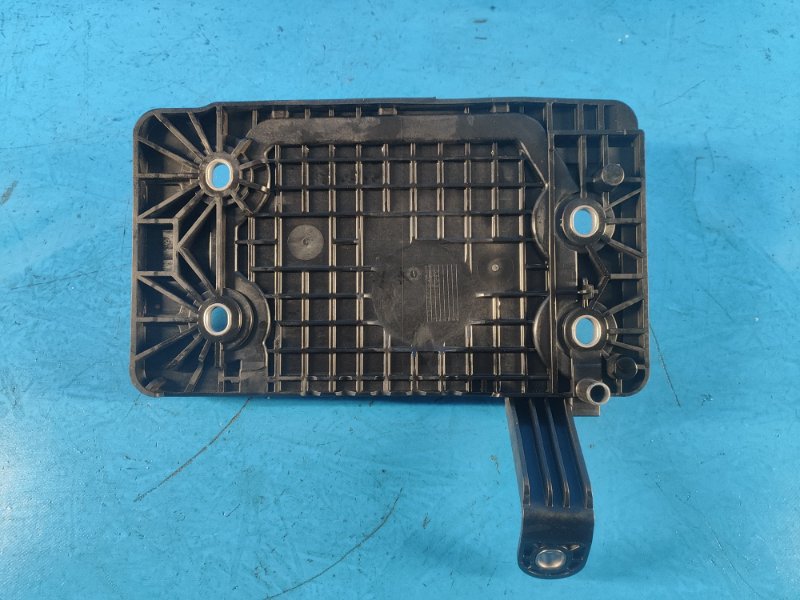 Полка аккумулятора NISSAN X-TRAIL/ROGUE T33 20- 2.5 PR25DD Полка аккумулятора NISSAN X-TRAIL/ROGUE T33 20- 2.5 PR25DD