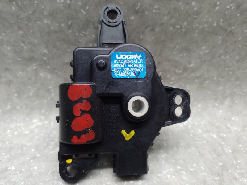 Моторчик заслонки печки SONATA YF 10-14 2011 2.4 G4KK Моторчик заслонки печки SONATA YF 10-14 2011 2.4 G4KK