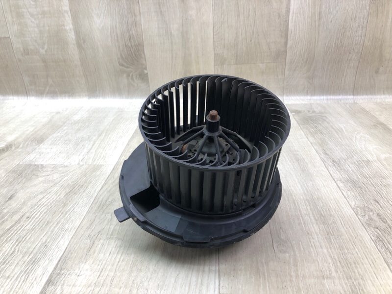 Запчасть моторчик печки VOLKSWAGEN JETTA USA 10-17 2.5 1K1 819 015 E Б/У Моторчик печки VOLKSWAGEN JETTA USA 10-17 2.5 1K1 819 015 E Б/У