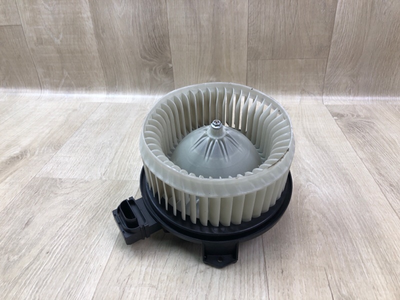 Запчасть моторчик печки передний DODGE JOURNEY 08-20 2012 2.4 ED3 5191345AA Б/У Моторчик печки передний DODGE JOURNEY 08-20 2012 2.4 ED3 5191345AA Б/У