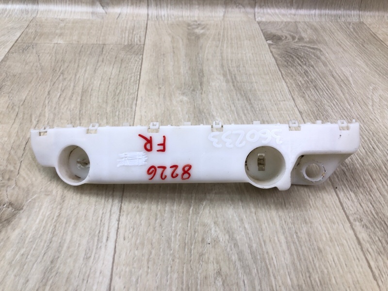 Кронштейн переднего бампера (на крыле) правый NISSAN QUEST S 11-17 2012 3.5 VQ35DE 622261JA0A Б/У