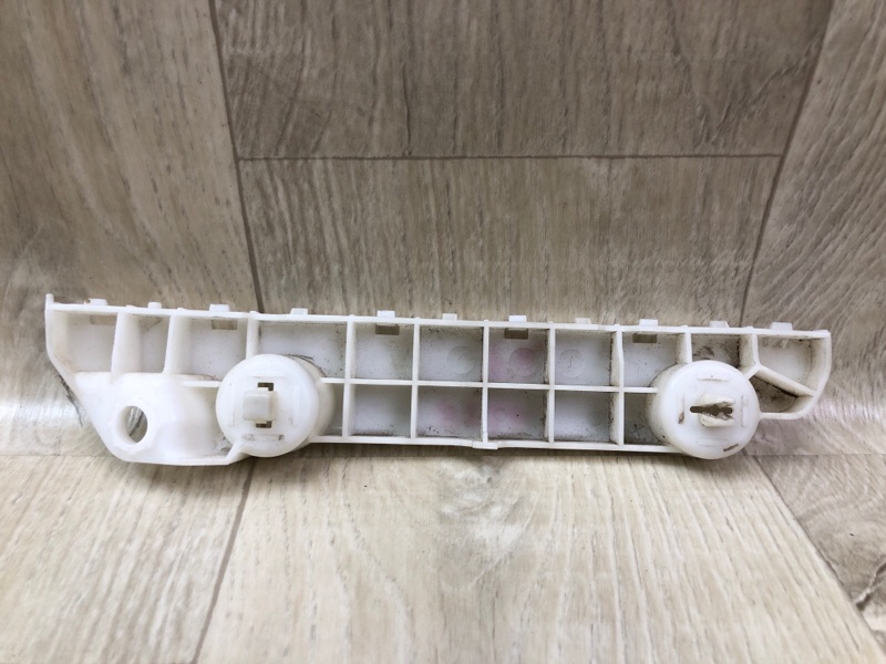 Кронштейн переднего бампера (на крыле) правый QUEST S 11-17 2012 3.5 VQ35DE