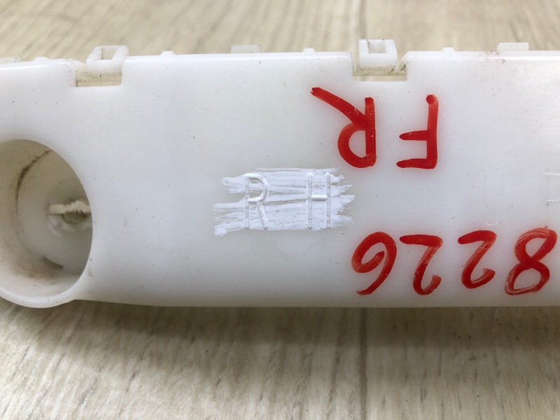 Кронштейн переднего бампера (на крыле) правый QUEST S 11-17 2012 3.5 VQ35DE