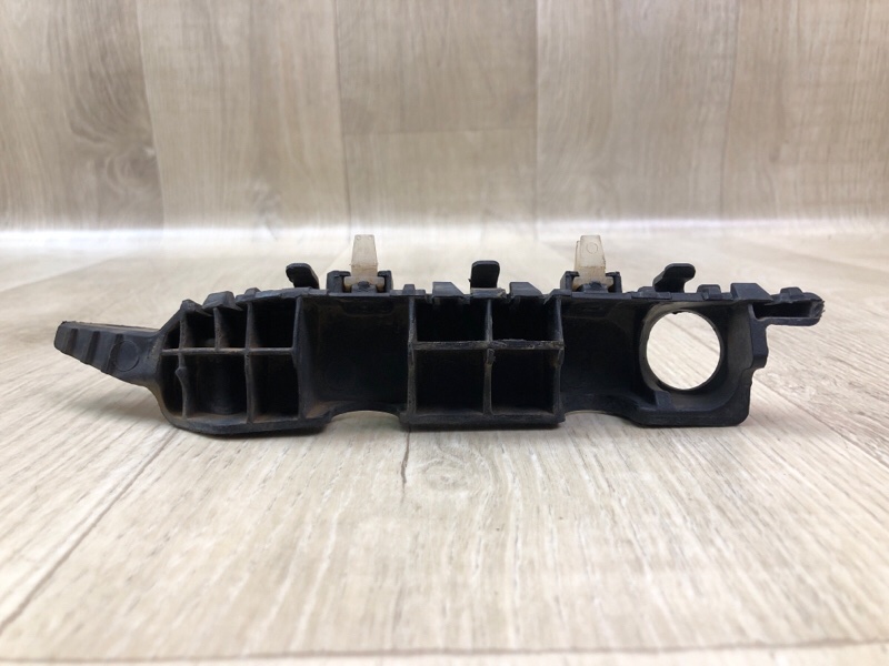 Кронштейн переднего бампера (на крыле) правый HYUNDAI ELANTRA MD 10-15 1.8 G4NB