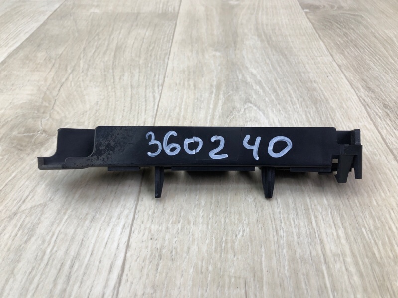 Кронштейн переднего бампера (на крыле) правый FOCUS 10-18 2017 2.0 C20HDEX